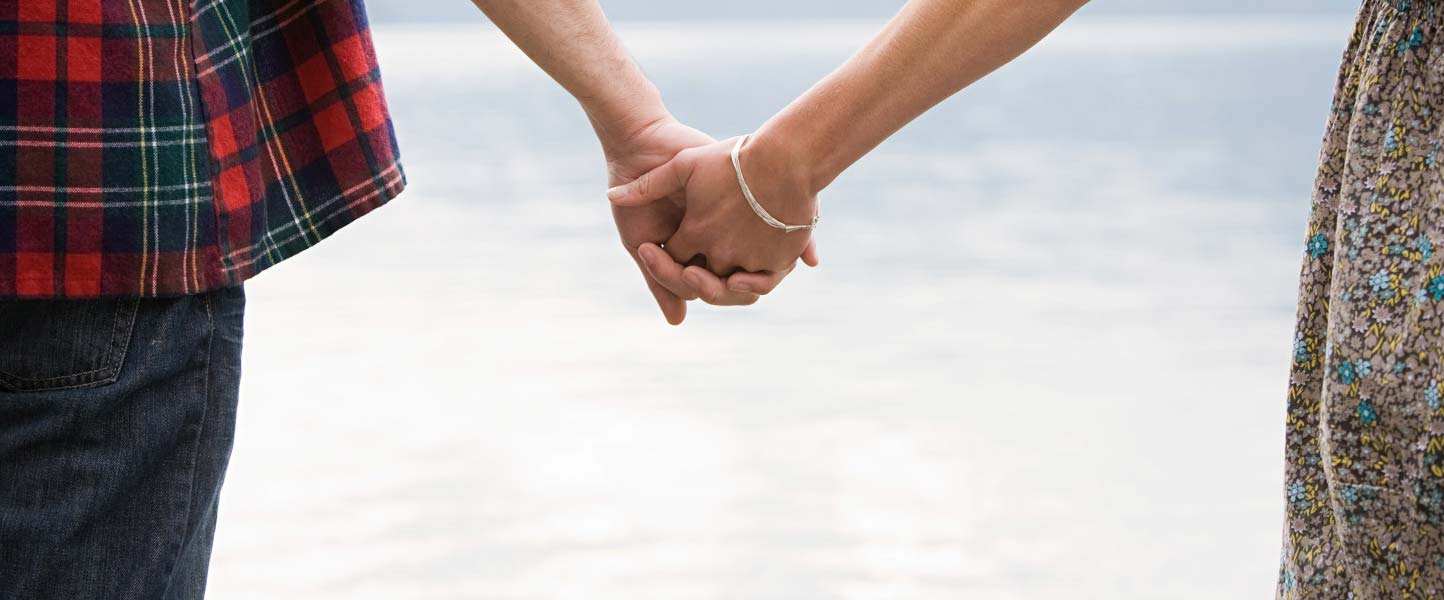 Slider-fondo-holding-hands centered